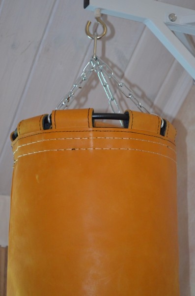 Подвесной боксерский мешок и груша Рокки 80х30 см 25 кг. кожа рыжий